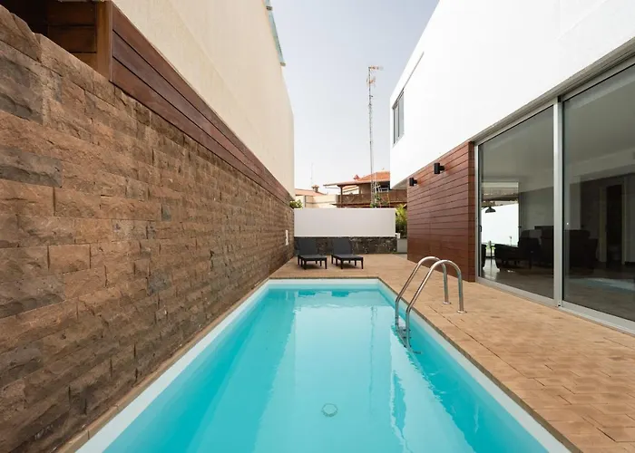 Modern 2Br House - Private Pool - Parking