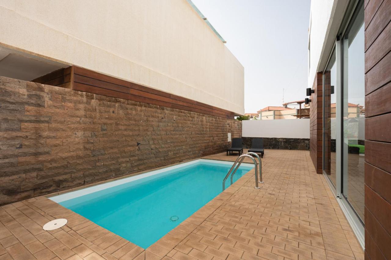 Modern 2br House - Private Pool - Parking San Bartolomé